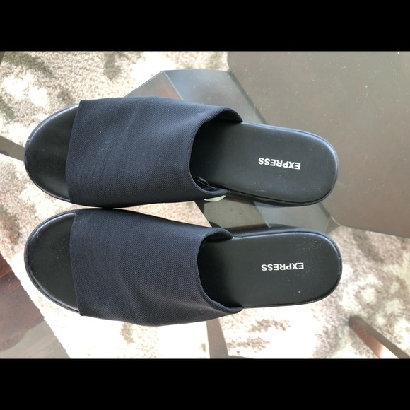 Express Platform Sandals - Picture 2 of 3